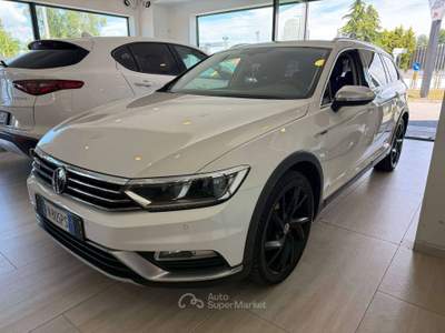 Volkswagen Passat Passat VIII 2015 Alltrack 2.0 tdi 4motion 190cv dsg 7m Bianco usata Gaglianico