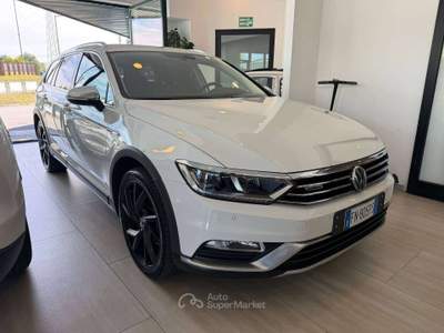Volkswagen Passat Passat VIII 2015 Alltrack 2.0 tdi 4motion 190cv dsg 7m Bianco usata Gaglianico