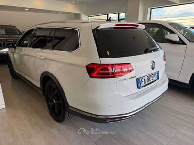 Volkswagen Passat Passat VIII 2015 Alltrack 2.0 tdi 4motion 190cv dsg 7m Bianco usata Gaglianico