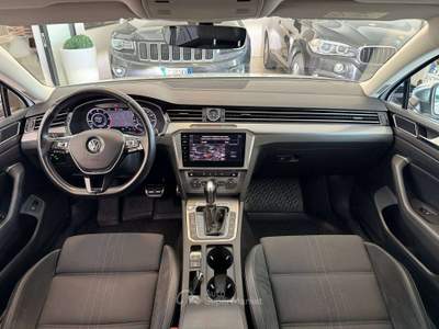 Volkswagen Passat Passat VIII 2015 Alltrack 2.0 tdi 4motion 190cv dsg 7m Bianco usata Gaglianico