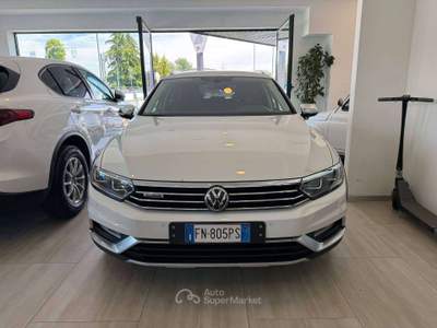 Volkswagen Passat Passat VIII 2015 Alltrack 2.0 tdi 4motion 190cv dsg 7m Bianco usata Gaglianico