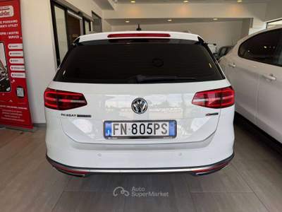 Volkswagen Passat Passat VIII 2015 Alltrack 2.0 tdi 4motion 190cv dsg 7m Bianco usata Gaglianico