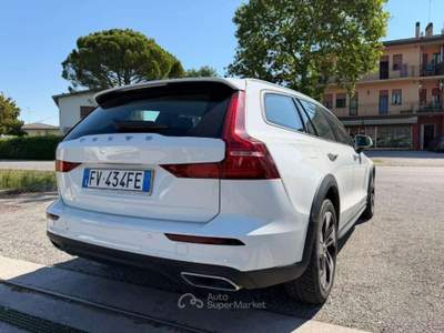 Volvo V60 Cross Country D4 AWD Geartronic Business Plus Tetto Bianco usata Rivignano Teor