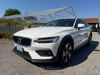 Volvo V60 Cross Country D4 AWD Geartronic Business Plus Tetto Bianco usata Rivignano Teor
