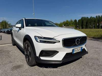 Volvo V60 Cross Country D4 AWD Geartronic Business Plus Tetto Bianco usata Rivignano Teor