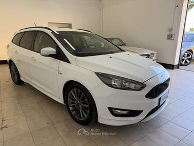 Ford Focus 2018 1.5 TDCi 120 CV Start&Stop SW ST Line Bianco usata Ravenna