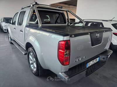 Nissan Navara 2.5 dci d.cab LE PLUS AUTOMATICO 4X4 Argento usata Martinengo