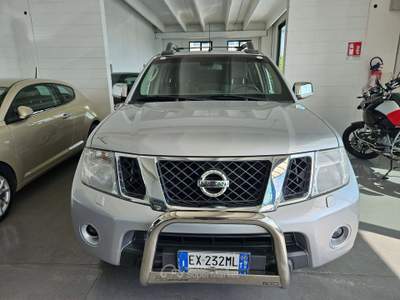 Nissan Navara 2.5 dci d.cab LE PLUS AUTOMATICO 4X4 Argento usata Martinengo