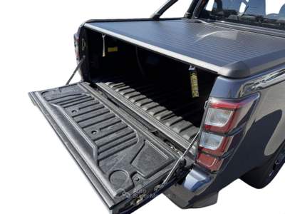 Isuzu D-Max 1.9 td crew N60F 4x4 auto NITRO SPORT IVA ESPOSTA Grigio usata Pistoia