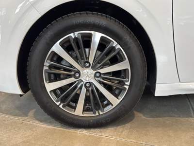 Peugeot 208 208 5p 1.2 puretech Allure 82cv usata Mazzano