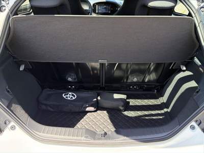 Toyota Aygo X 1.0B (72 CV) Active Bianco usata Varese