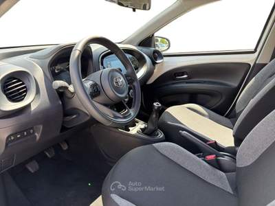 Toyota Aygo X 1.0B (72 CV) Active Bianco usata Varese
