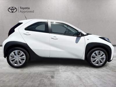 Toyota Aygo X 1.0B (72 CV) Active Bianco usata Varese