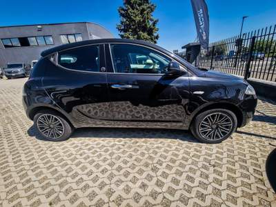 Lancia Ypsilon III 2015 5 Porte 1.2 Ecochic 69cv Silver Nero usata Mappano