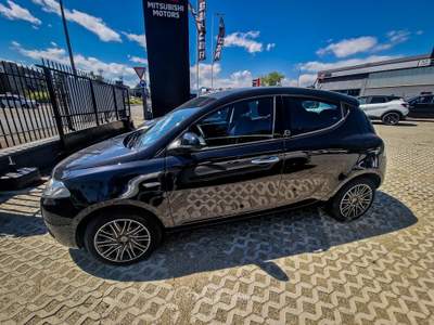 Lancia Ypsilon III 2015 5 Porte 1.2 Ecochic 69cv Silver Nero usata Mappano