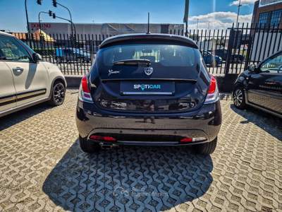 Lancia Ypsilon III 2015 5 Porte 1.2 Ecochic 69cv Silver Nero usata Mappano