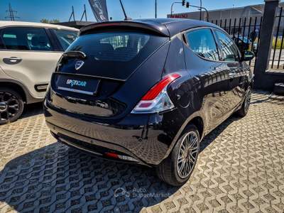 Lancia Ypsilon III 2015 5 Porte 1.2 Ecochic 69cv Silver Nero usata Mappano