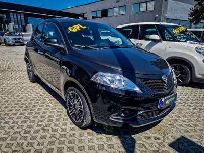 Lancia Ypsilon III 2015 5 Porte 1.2 Ecochic 69cv Silver Nero usata Mappano