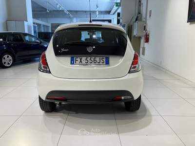 Lancia Ypsilon 1.2 69cv 5 porte GPL Ecochic elefantino blu Bianco usata Fornovo di Taro