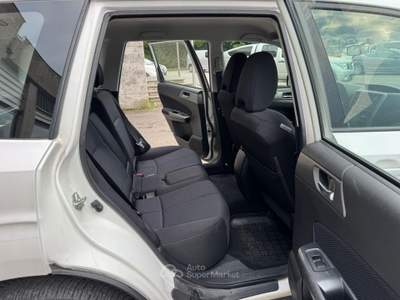 Subaru Forester 2.0D-L 6MT Exclusive Bianco usata Caresanablot