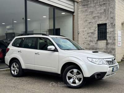 Subaru Forester 2.0D-L 6MT Exclusive Bianco usata Caresanablot