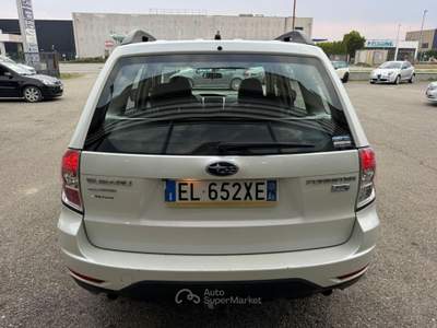 Subaru Forester 2.0D-L 6MT Exclusive Bianco usata Caresanablot