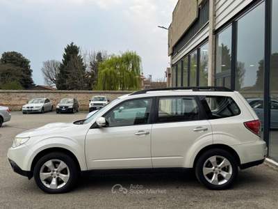 Subaru Forester 2.0D-L 6MT Exclusive Bianco usata Caresanablot