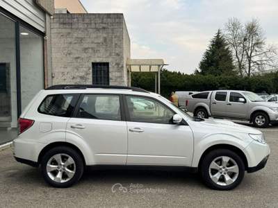 Subaru Forester 2.0D-L 6MT Exclusive Bianco usata Caresanablot