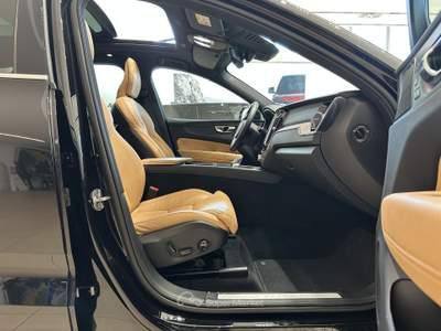 Volvo XC60 B4 D AWD automatico Ultimate Bright Nero usata Forlì