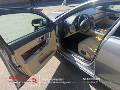 Jaguar XF XF 2.2d Luxury 200cv auto Grigio usata Treviso