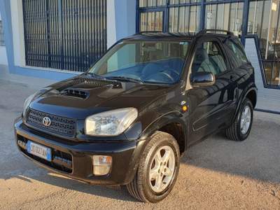 Toyota RAV4 2.0 Tdi D-4D cat 3 porte Sol Nero usata CERIGNOLA
