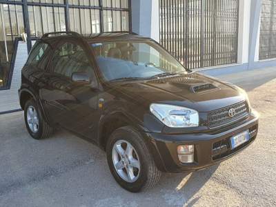 Toyota RAV4 2.0 Tdi D-4D cat 3 porte Sol Nero usata CERIGNOLA