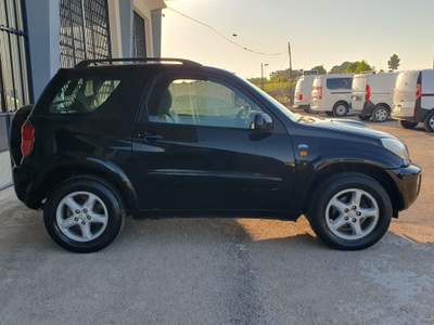 Toyota RAV4 2.0 Tdi D-4D cat 3 porte Sol Nero usata CERIGNOLA