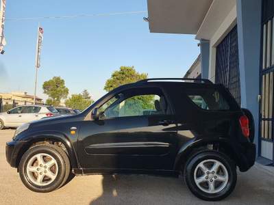 Toyota RAV4 2.0 Tdi D-4D cat 3 porte Sol Nero usata CERIGNOLA