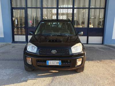 Toyota RAV4 2.0 Tdi D-4D cat 3 porte Sol Nero usata CERIGNOLA