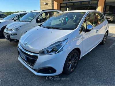 Peugeot 208 208 I 2015 5p 1.6 bluehdi Allure 75cv Bianco usata Castelnovo ne' Monti
