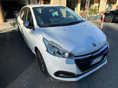 Peugeot 208 208 I 2015 5p 1.6 bluehdi Allure 75cv Bianco usata Castelnovo ne' Monti