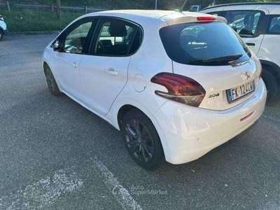 Peugeot 208 208 I 2015 5p 1.6 bluehdi Allure 75cv Bianco usata Castelnovo ne' Monti