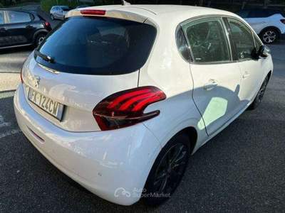 Peugeot 208 208 I 2015 5p 1.6 bluehdi Allure 75cv Bianco usata Castelnovo ne' Monti