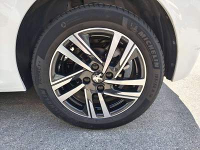 Peugeot 208 208 1.2 PURETECH 100CV ALLURE PACK ## PROMO RF SUMMER SALES ## Bianco usata Calenzano