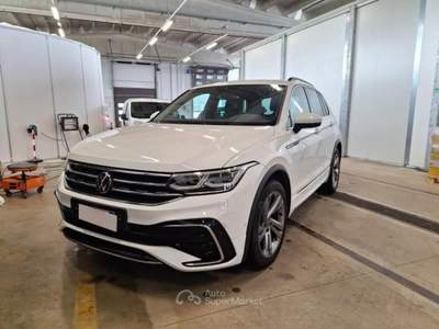 Volkswagen Tiguan 2.0 tdi scr R-Line 150cv dsg Bianco usata Parma