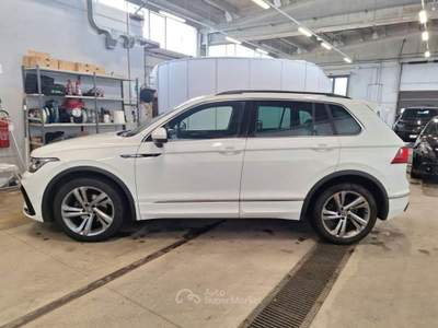 Volkswagen Tiguan 2.0 tdi scr R-Line 150cv dsg Bianco usata Parma