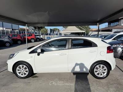 Kia Rio 5p. Active Bianco usata Giugliano in Campania