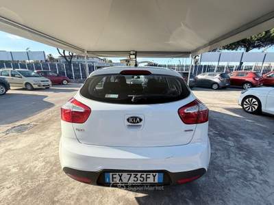 Kia Rio 5p. Active Bianco usata Giugliano in Campania