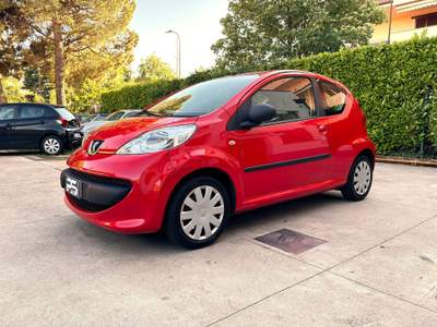 Peugeot 107 Peugeot 107 1.068cv 3p Automatica Rosso usata Seregno