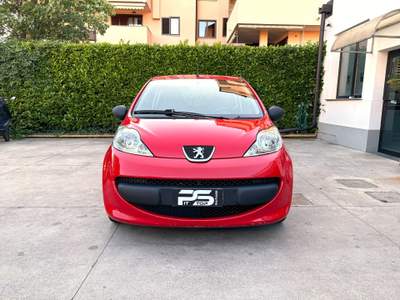 Peugeot 107 Peugeot 107 1.068cv 3p Automatica Rosso usata Seregno