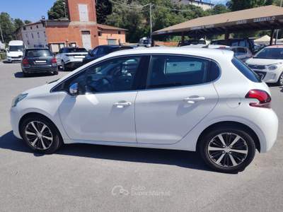 Peugeot 208 5 porte Access - NEOPATENTATI Bianco usata Massarosa