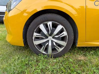 Peugeot 208 Stop&Start 5 porte Active Giallo usata Rimini