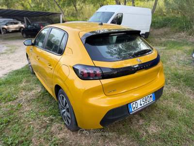 Peugeot 208 Stop&Start 5 porte Active Giallo usata Rimini