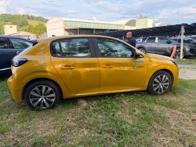 Peugeot 208 Stop&Start 5 porte Active Giallo usata Rimini